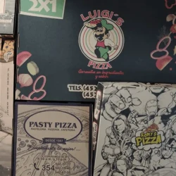 Personalized Pizza Boxes with High-Quality Graphics / Custom High-Graphic Pizza Boxes