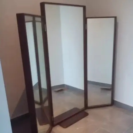 Mirrors / Reflective Glass Accents / Vanity Mirrors